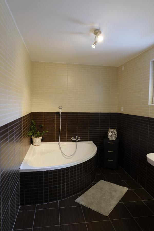 Kajári Apartmanház Balatonfőkajár Esterno foto